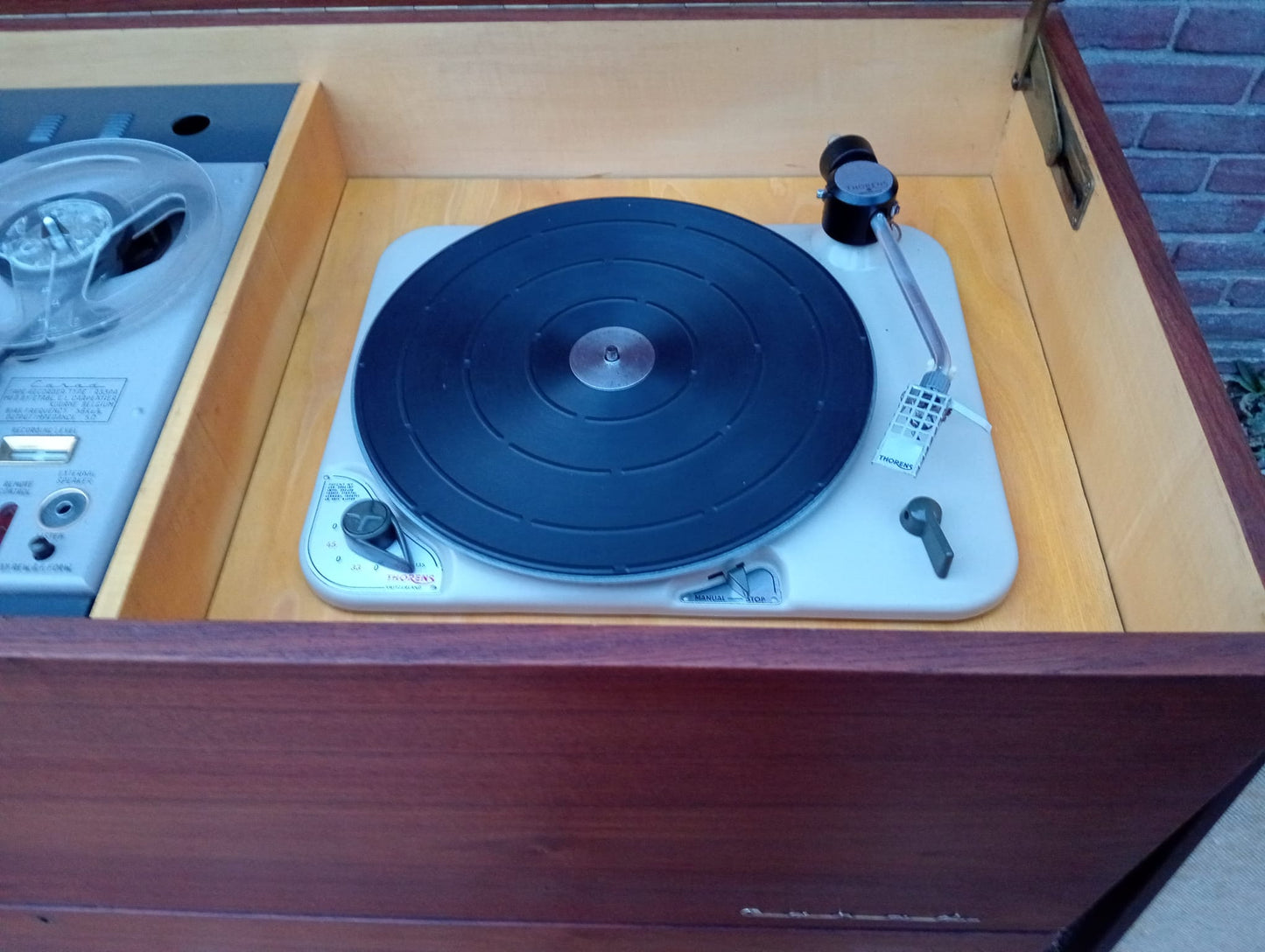 Carad Pro Arte Radiomeubel v2 & Corner 8872 luidsprekers