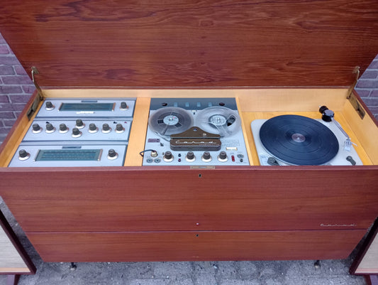 Carad Pro Arte Radiomeubel  v2 & Corner 8872 luidsprekers