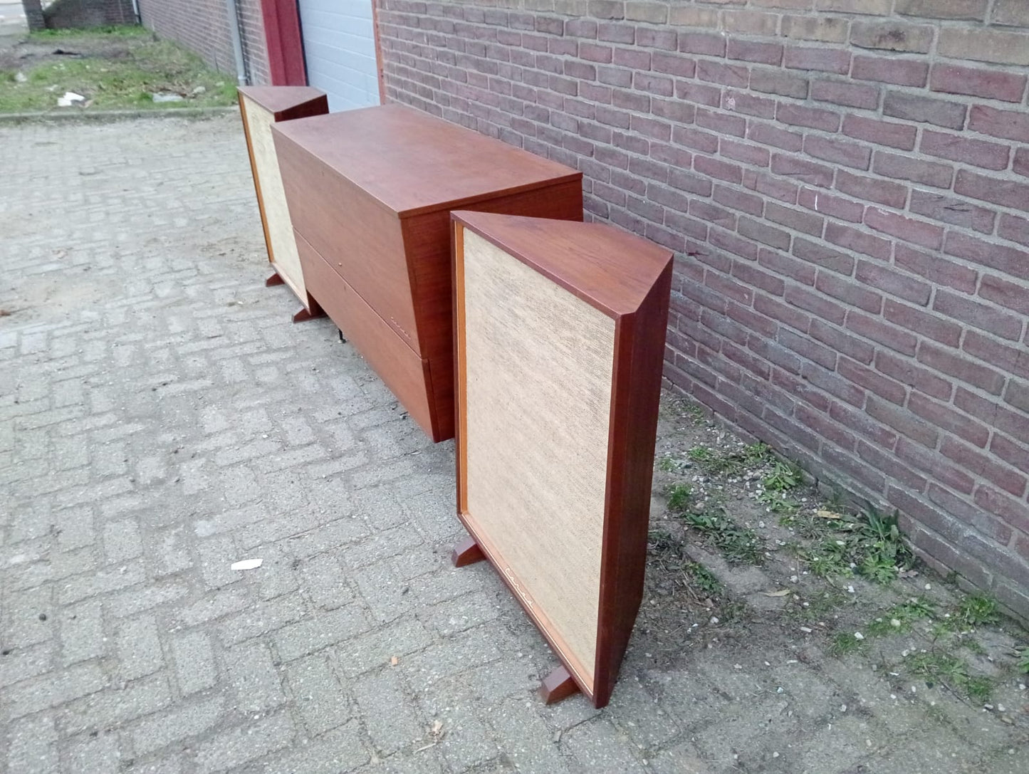 Carad Pro Arte Radiomeubel  v2 & Corner 8872 luidsprekers